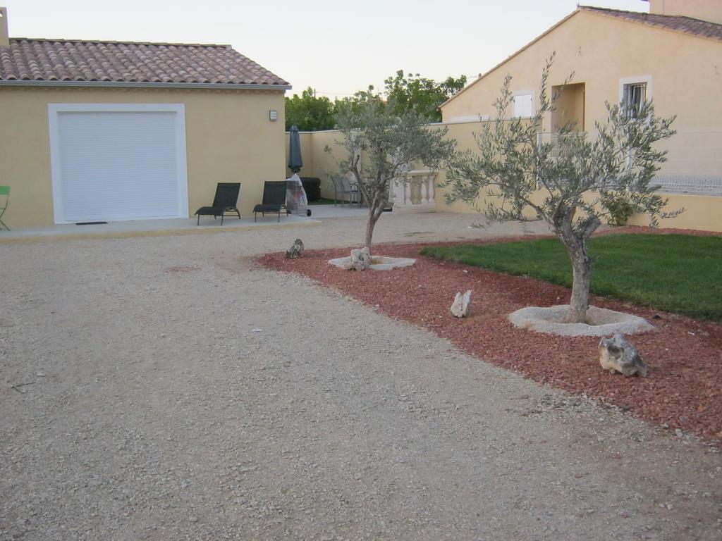 Le Jardin Des Tourterelles Villa Robion en Luberon Exterior photo
